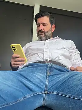 חדר צ'אט בשידור חי של Hairy_Dad86