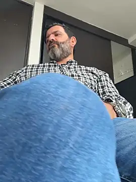 Hairy_Dad86 Adlı Modelin Canlı Sohbet Odası