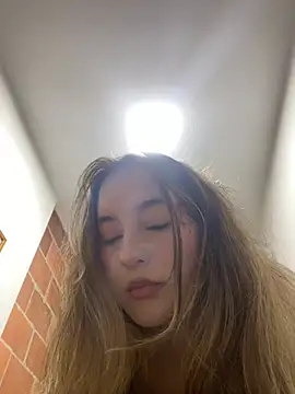 חדר צ'אט בשידור חי של sarah_milerr