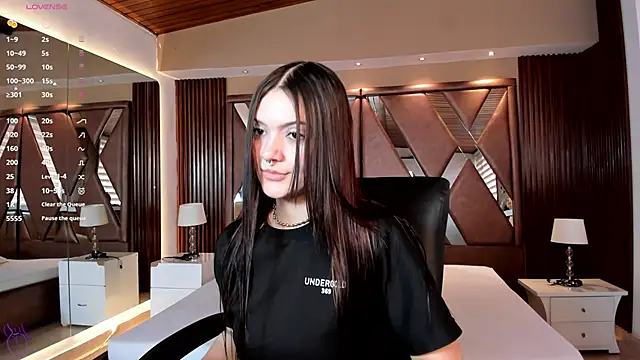 charlottewhitte Adlı Modelin Canlı Sohbet Odası