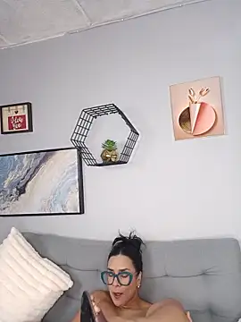 Amber_Etan – Naživo chatovacia miestnosť