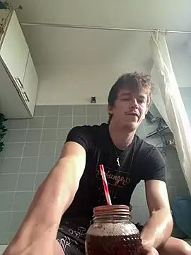 Živá chatovací místnost Toyjungee