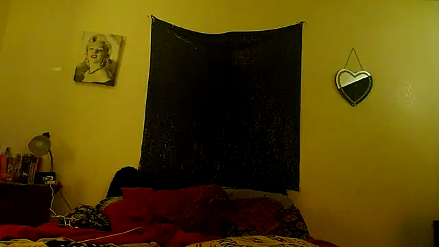 Chat soba uživo modela DiamondMonroeXo