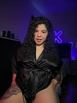 kimmiakiss22 Adlı Modelin Canlı Sohbet Odası