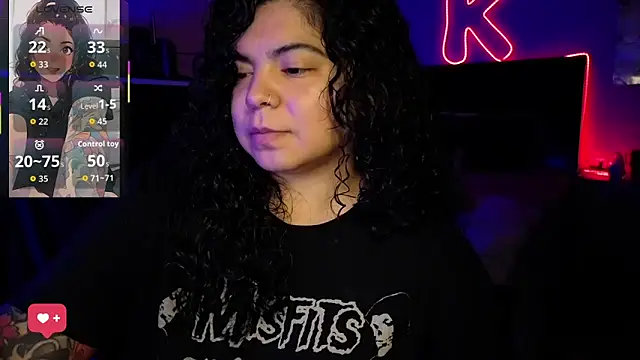 kimmiakiss22 Adlı Modelin Canlı Sohbet Odası