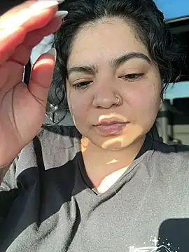 kimmiakiss22 Adlı Modelin Canlı Sohbet Odası