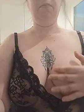 TheBlueDoll Adlı Modelin Canlı Sohbet Odası