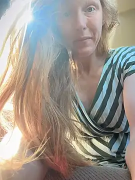 GoldenFlameGoddess Adlı Modelin Canlı Sohbet Odası