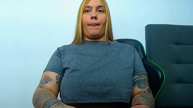 hanna_rabbit_'s Live Chat Room