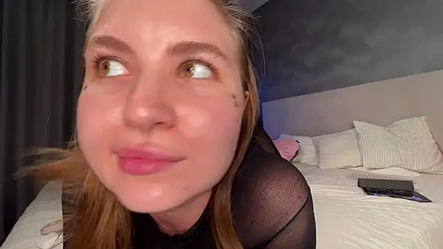 GlossyVixen Live chatroom