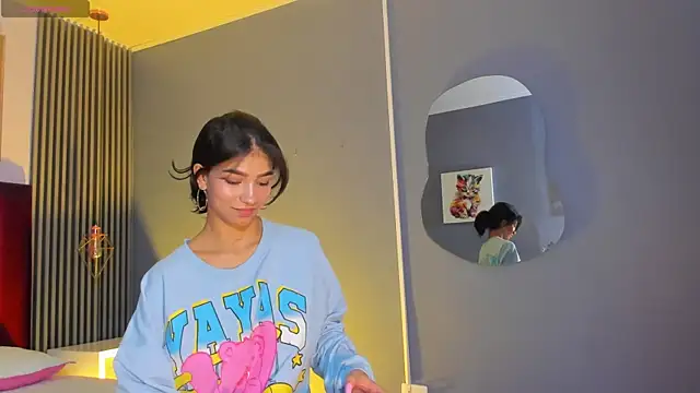 LauraAristizabal's Live Chat Room