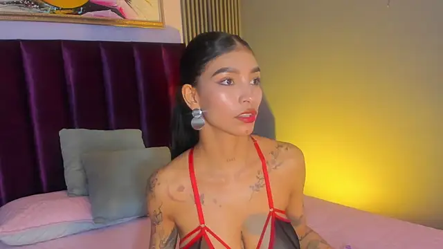 LauraAristizabal's Live Chat Room