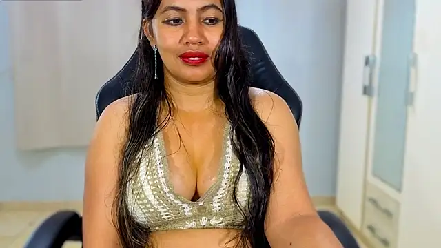 FannyXhot Adlı Modelin Canlı Sohbet Odası