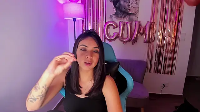 Nicole_Ss Adlı Modelin Canlı Sohbet Odası
