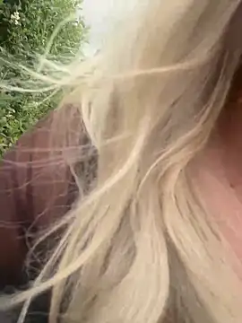 ห้องแชทสดของ Bustyblondebabe32