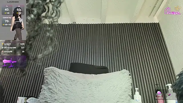 hazel_milf's Live Chat Room
