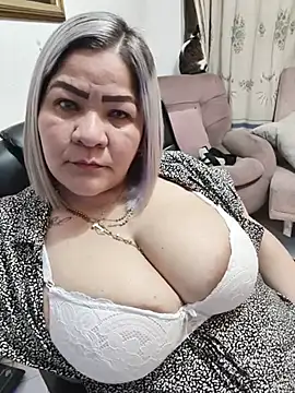 Dalessa_Bigtits Live Chatraum