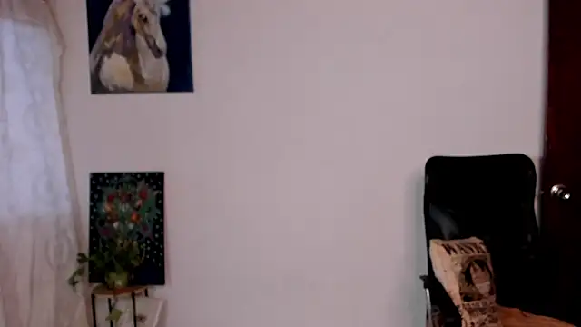 EmilyTreasurez – Naživo chatovacia miestnosť
