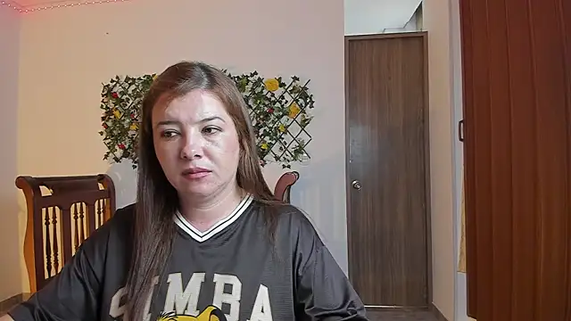 yuya_ss Adlı Modelin Canlı Sohbet Odası