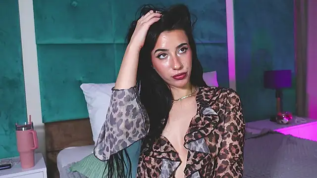 AmeliaJune чат на живо