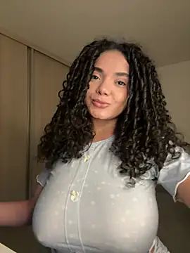 Živá chatovací místnost Curlyierr