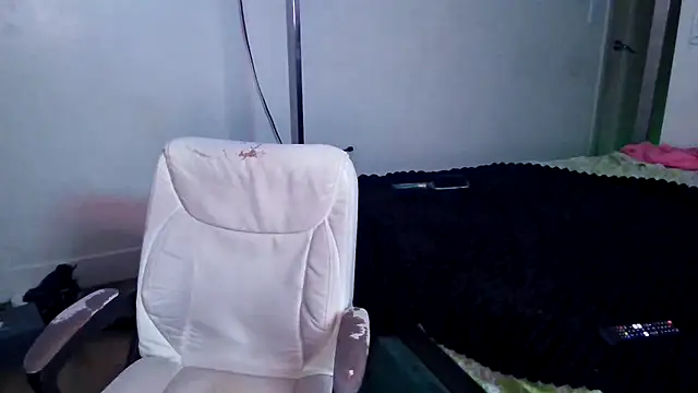 mzpretty444's Live Chat Room