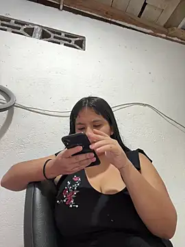 Chat soba uživo modela moncerrat_luna