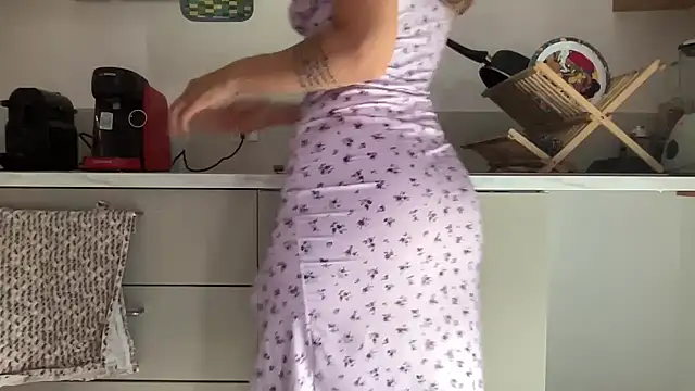 queencatx Adlı Modelin Canlı Sohbet Odası
