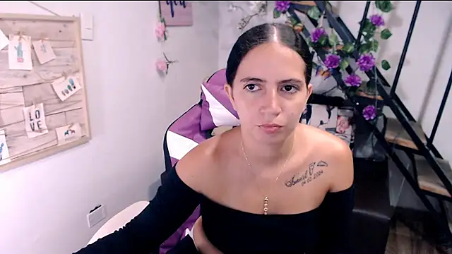 samantha_baby_ Adlı Modelin Canlı Sohbet Odası