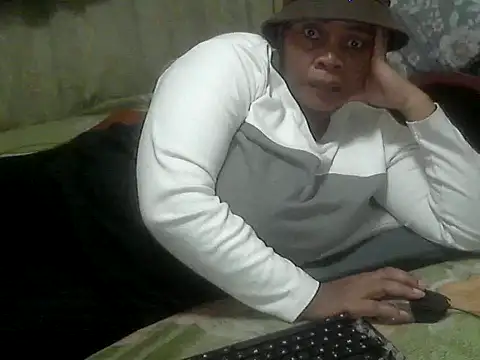 غرفة دردشة BLACKMILF4U المباشرة