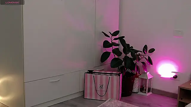Онлайн чат YourSweetSinn