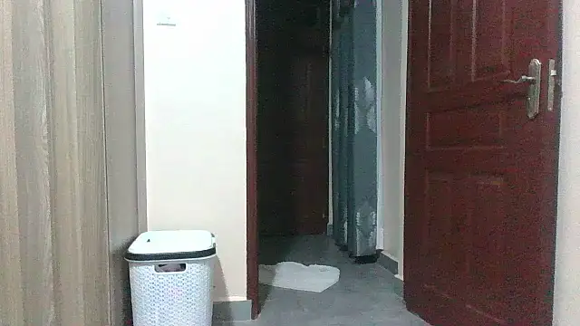 חדר צ'אט בשידור חי של Huge_Bootybae