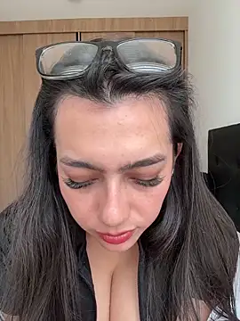 غرفة دردشة Nicollemays المباشرة