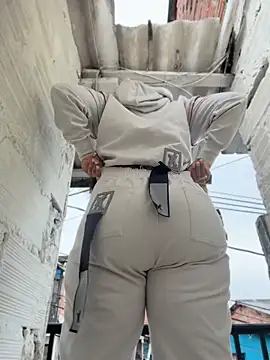 Luisa_Fernandaa Adlı Modelin Canlı Sohbet Odası