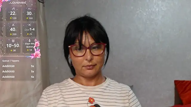 غرفة دردشة _Brynetka_ المباشرة