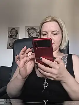 חדר צ'אט בשידור חי של Ladykaos