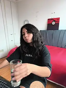 ivihetaira's Live Chat Room