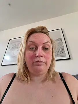 غرفة دردشة BBW_Nora المباشرة