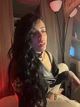 i_am_nina_ – Naživo chatovacia miestnosť