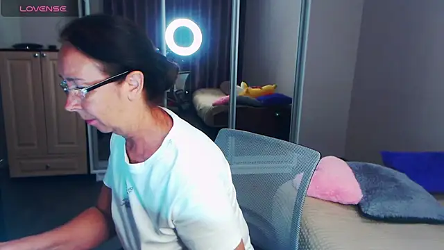 Celine_Faer1's Live Chat Room