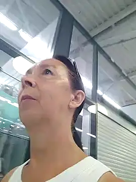 חדר צ'אט בשידור חי של Celine_Faer1