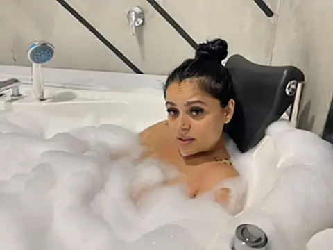 queenryan's Live Chat Room
