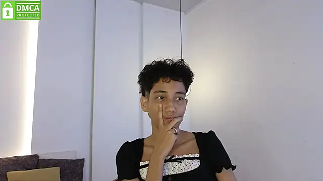 חדר צ'אט בשידור חי של hot_little_bunny