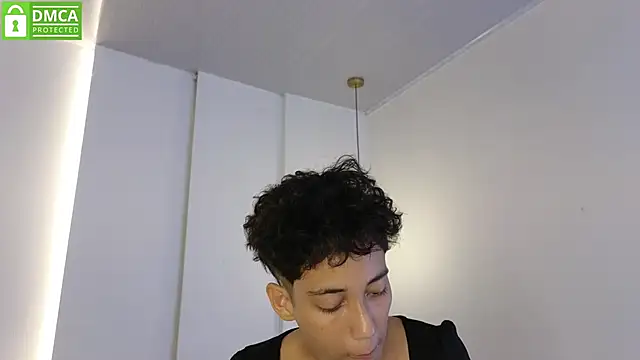 חדר צ'אט בשידור חי של hot_little_bunny