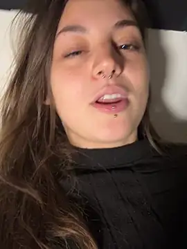 חדר צ'אט בשידור חי של AlbaPetite