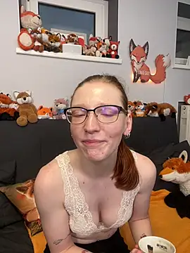 FinaFoxy's Live Chat Room
