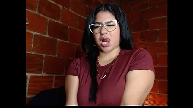 Yelly লাইভ চ্যাট রুম
