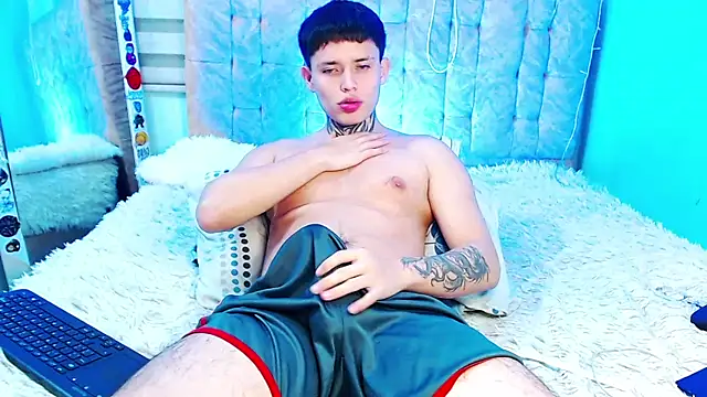 _justinmoon2 Adlı Modelin Canlı Sohbet Odası
