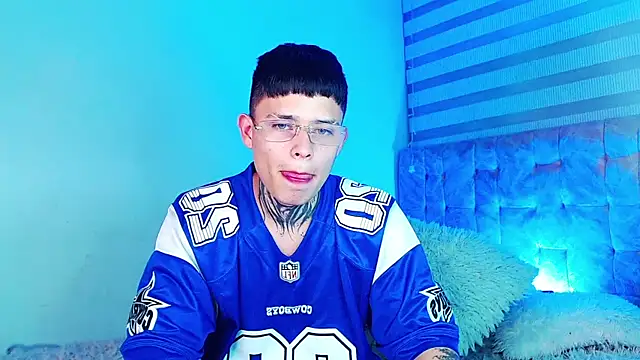 _justinmoon2 Adlı Modelin Canlı Sohbet Odası