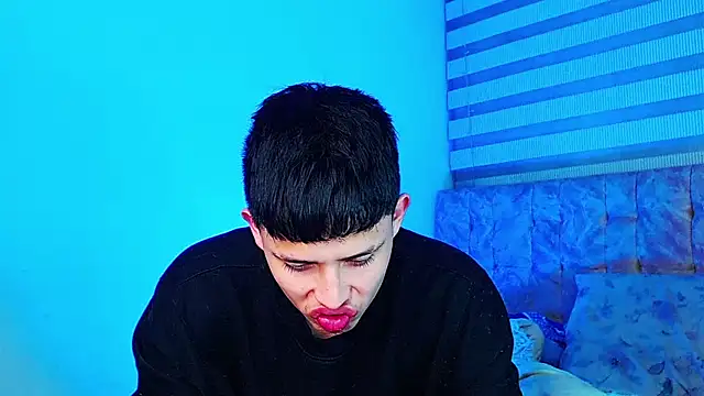 _justinmoon2 Adlı Modelin Canlı Sohbet Odası